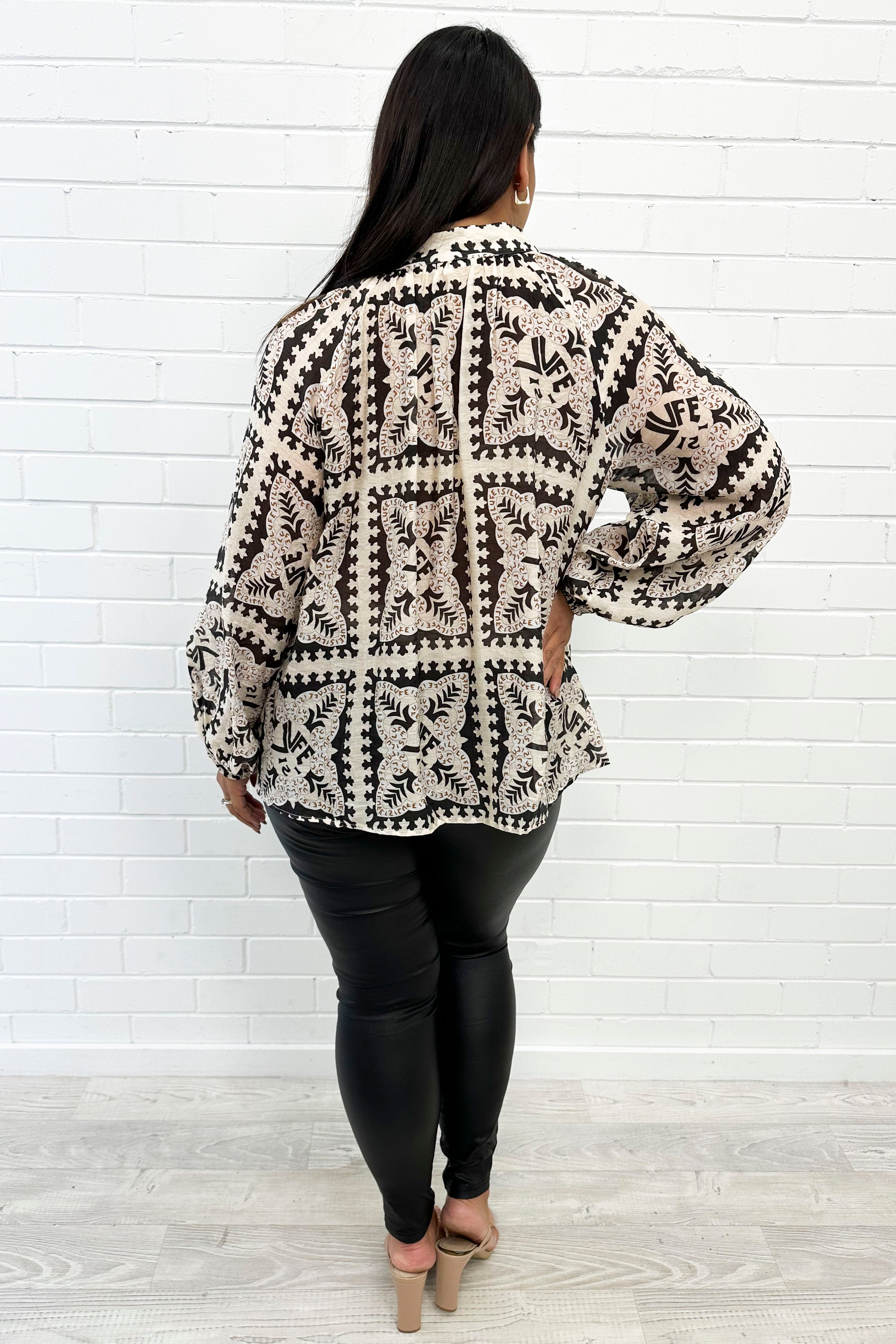 Crinkle Estelle Blouse - Black Geometric